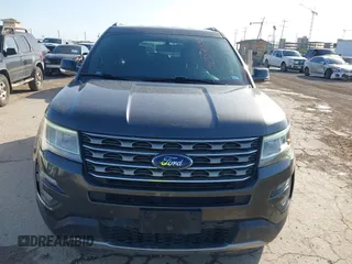2017 Ford Explorer XLT z VIN 1FM5K7D8XHGC54063, wystawiony jako IAAI lot #42076830 z przebiegiem 115 686 mil mil oraz . Historia ofert i sprzedaży dostępna na DreamBid. Obrazek 6.