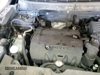 2022 Mitsubishi Outlander ES z VIN JA4APUAU9NU015289, wystawiony jako Copart lot #86277265 z przebiegiem 133 640 mil mil oraz Czysty tytuł • Clean title. Historia ofert i sprzedaży dostępna na DreamBid. Obrazek 14.