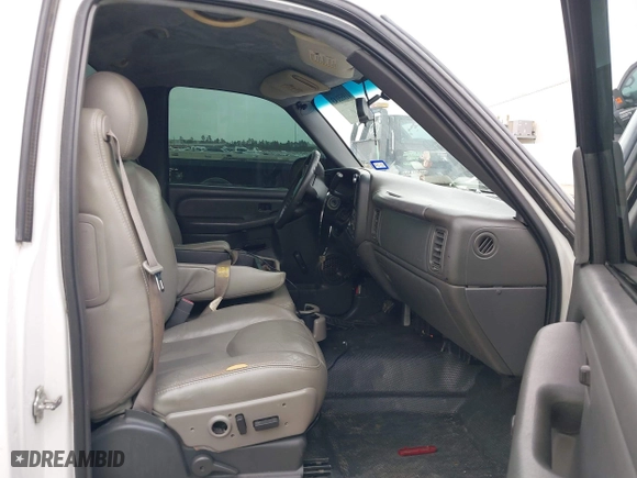 2005 Chevrolet Silverado 1500 Work Truck with VIN 1GCEC14X75Z210592, listed as a IAAI auction lot 41955143 with 192,376 mi miles. Bid and sale history available at carsss.com. Image 5.