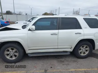 2010 Toyota 4Runner SR5 z VIN JTEZU5JR3A5012665, wystawiony jako IAAI lot #41380625 z przebiegiem 603 729 mil mil oraz . Historia ofert i sprzedaży dostępna na DreamBid. Obrazek 14.