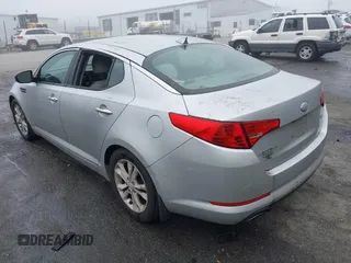 2013 Kia Optima LX z VIN 5XXGM4A76DG226683, wystawiony jako IAAI lot #42242322 z przebiegiem 194 059 mil mil oraz . Historia ofert i sprzedaży dostępna na DreamBid. Obrazek 3.