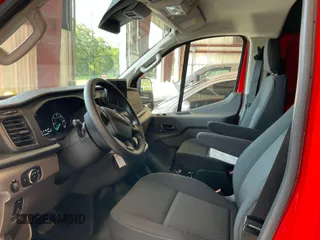 2023 Ford Transit Cargo z VIN 1FTYE1Y86PKB55395, wystawiony jako IAAI lot #42860285 z przebiegiem 306 mil mil oraz . Historia ofert i sprzedaży dostępna na DreamBid. Obrazek 3.