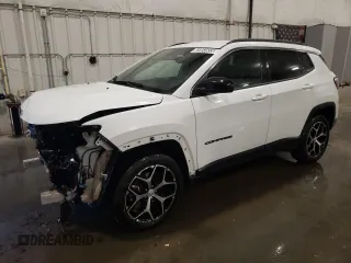 2024 Jeep Compass Latitude z VIN 3C4NJDBN9RT605735, wystawiony jako Copart lot #65954655 z przebiegiem 41 025 mil mil oraz Czysty tytuł • Clean title. Historia ofert i sprzedaży dostępna na DreamBid. Obrazek 1.