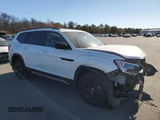 2024 Volkswagen Atlas Peak Edition SEL with VIN 1V2GR2CA5RC555587, listed as a Copart auction lot 79691804 with 5,318 mi miles and Salvage title. Bid and sale history available at DreamBid. Image 4.