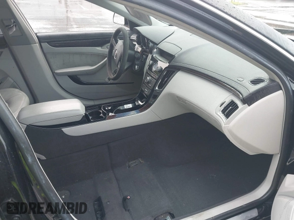 2013 Cadillac CTS-V z VIN 1G6DV5EP0D0102168, wystawiony jako IAAI lot #41791601 z przebiegiem Nie podano mil oraz . Historia ofert i sprzedaży dostępna na DreamBid. Obrazek 5.