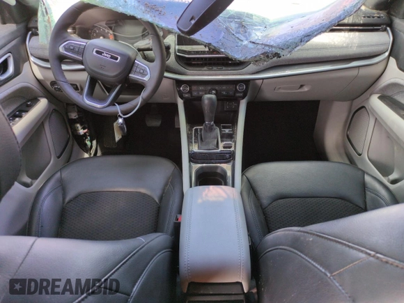 2023 Jeep Compass Latitude z VIN 3C4NJDBN0PT509800, wystawiony jako Copart lot #52729195 z przebiegiem 16 050 mil mil oraz Szkoda całkowita • Salvage title. Historia ofert i sprzedaży dostępna na DreamBid. Obrazek 8.