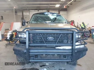 2001 Ford Super Duty F-250 XL with VIN 3FTNX21F81MA06613, listed as a IAAI auction lot 41445674 with 206,434 mi miles. Bid and sale history available at carsss.com. Image 12.