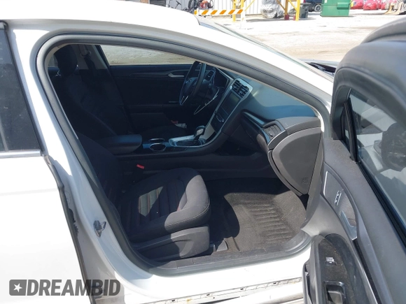 2013 Ford Fusion SE with VIN 3FA6P0HR3DR182796, listed as a IAAI auction lot 42147273 with 121,815 mi miles and . Bid and sale history available at DreamBid. Image 5.