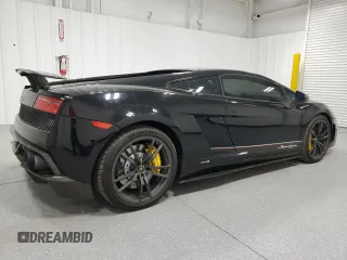 2011 Lamborghini Gallardo z VIN ZHWGU7AJXBLA10128, wystawiony jako Copart lot #54581305 z przebiegiem 10 150 mil mil oraz Szkoda całkowita • Salvage title. Historia ofert i sprzedaży dostępna na DreamBid. Obrazek 3.