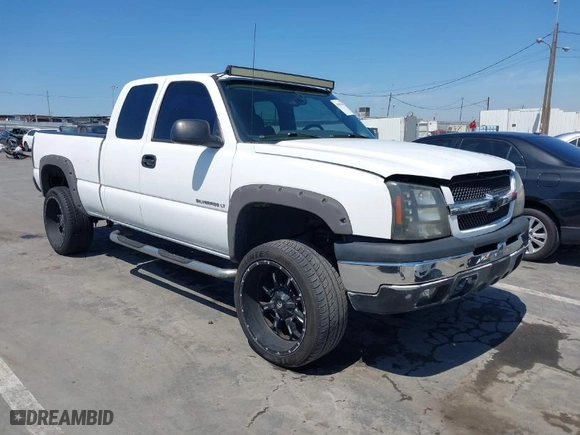 2004 Chevrolet Silverado 1500 Work Truck with VIN 2GCEC19V541248594, listed as a IAAI auction lot 41989404 with 257,328 mi miles. Bid and sale history available at carsss.com. Image 1.