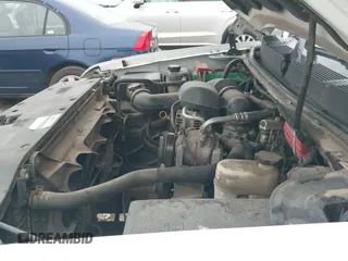 2013 Chevrolet Silverado 1500 Work Truck z VIN 1GCNCPEX4DZ354987, wystawiony jako IAAI lot #42880113 z przebiegiem 195 754 mil mil oraz . Historia ofert i sprzedaży dostępna na DreamBid. Obrazek 19.