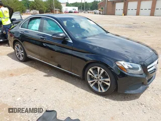 2018 Mercedes-Benz C 300 z VIN WDDWF4JB9JR315267, wystawiony jako IAAI lot #42479974 z przebiegiem 97 723 mil mil oraz . Historia ofert i sprzedaży dostępna na DreamBid. Obrazek 1.