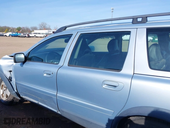 2001 Volvo V70 with VIN YV1SZ58D511026084, listed as a IAAI auction lot 42105983 with 361,165 mi miles and . Bid and sale history available at DreamBid. Image 14.