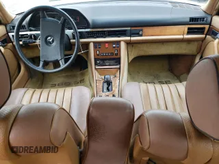 1985 Mercedes-Benz 380 z VIN WDBCA32C8FA127549, wystawiony jako Copart lot #54406985 z przebiegiem 167 688 mil mil oraz Szkoda całkowita • Salvage title. Historia ofert i sprzedaży dostępna na DreamBid. Obrazek 8.
