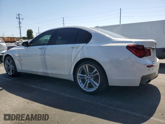 2015 BMW 7 Series 750i z VIN WBAYA8C53FG197751, wystawiony jako Copart lot #56249135 z przebiegiem 98 514 mil mil oraz Szkoda całkowita • Salvage title. Historia ofert i sprzedaży dostępna na DreamBid. Obrazek 2.