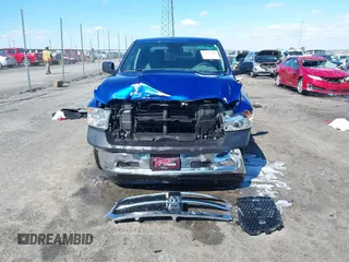 2018 Ram 1500 Express z VIN 1C6RR6KT7JS160672, wystawiony jako IAAI lot #41717485 z przebiegiem 141 712 mil mil oraz . Historia ofert i sprzedaży dostępna na DreamBid. Obrazek 12.