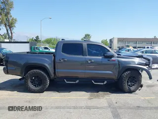 2021 Toyota Tacoma SR z VIN 5TFCZ5AN1MX274315, wystawiony jako IAAI lot #42273054 z przebiegiem 67 863 mil mil oraz . Historia ofert i sprzedaży dostępna na DreamBid. Obrazek 13.