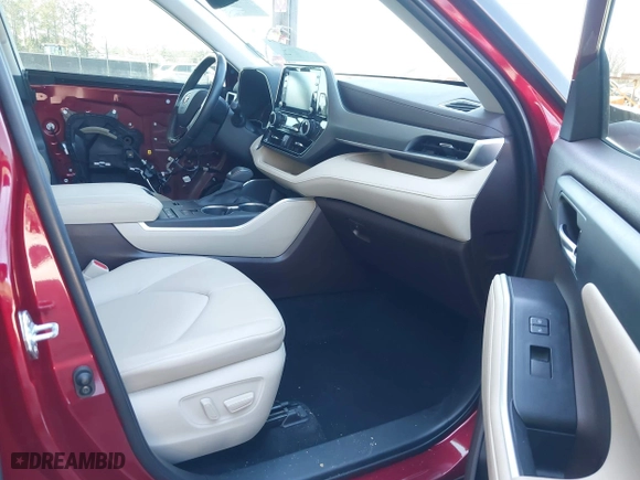 2021 Toyota Highlander XLE with VIN 5TDGZRAH7MS522916, listed as a IAAI auction lot 41781100 with 33,238 mi miles. Bid and sale history available at carsss.com. Image 5.