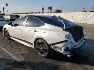 2025 Toyota Camry LE z VIN 4T1DAACK9SU033846, wystawiony jako Copart lot #42818045 z przebiegiem 13 042 mil mil oraz Szkoda całkowita • Salvage title. Historia ofert i sprzedaży dostępna na DreamBid. Obrazek 2.