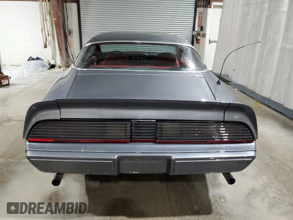 1981 Pontiac Firebird z VIN 1G2AS87A4BN117926, wystawiony jako Copart lot #49288185 z przebiegiem 54 759 mil mil oraz Tytuł czysty. Historia ofert i sprzedaży dostępna na DreamBid. Obrazek 6.