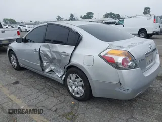 2009 Nissan Altima S z VIN 1N4AL21E89N488492, wystawiony jako IAAI lot #42438383 z przebiegiem 152 533 mil mil oraz . Historia ofert i sprzedaży dostępna na DreamBid. Obrazek 3.