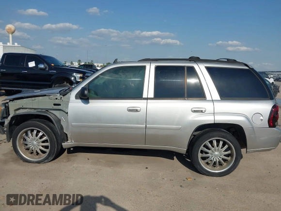 2007 Chevrolet TrailBlazer LS with VIN 1GNDS13S972108556, listed as a IAAI auction lot 41851089 with 225,235 mi miles and . Bid and sale history available at DreamBid. Image 15.