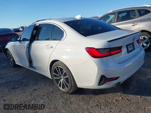 2020 BMW 3 Series 330i z VIN 3MW5R1J06L8B11272, wystawiony jako IAAI lot #41376487 z przebiegiem 28 683 mil mil oraz . Historia ofert i sprzedaży dostępna na DreamBid. Obrazek 3.