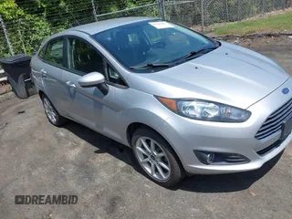2019 Ford Fiesta SE z VIN 3FADP4BJ0KM133096, wystawiony jako IAAI lot #42204601 z przebiegiem 108 904 mil mil oraz . Historia ofert i sprzedaży dostępna na DreamBid. Obrazek 1.