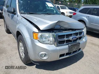 2011 Ford Escape XLT с VIN 1FMCU9D75BKB26421, выставлен на аукционе IAAI как лот 42421183 с пробегом 151 693 миль миль и . История ставок и продаж доступна на DreamBid. Изображение 6.