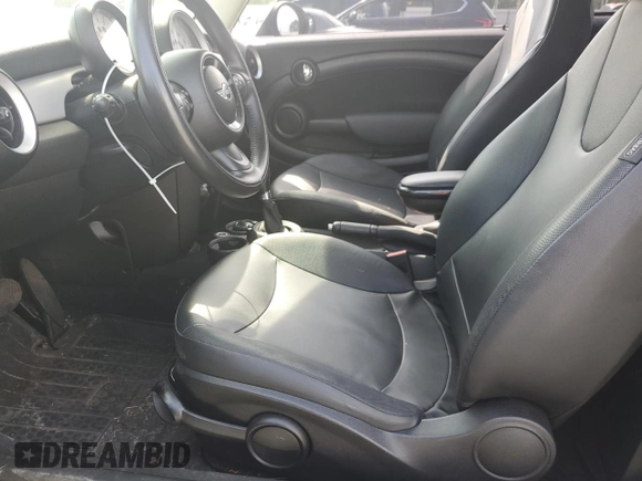 2013 MINI Hardtop с VIN WMWSU3C57DT681944, выставлен на аукционе Copart как лот 60126245 с пробегом 118 319 миль миль и Списание • Salvage title. История ставок и продаж доступна на DreamBid. Изображение 7.