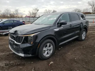 2024 Kia Sorento LX z VIN 5XYRG4JC0RG271831, wystawiony jako Copart lot #52711895 z przebiegiem 6 946 mil mil oraz Szkoda całkowita • Salvage title. Historia ofert i sprzedaży dostępna na DreamBid. Obrazek 1.