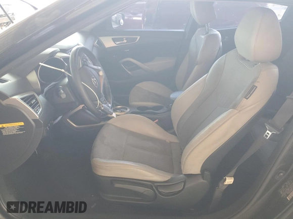2013 Hyundai Veloster w/Gray Int z VIN KMHTC6AD8DU163465, wystawiony jako Copart lot #60276915 z przebiegiem 124 451 mil mil oraz Szkoda całkowita • Salvage title. Historia ofert i sprzedaży dostępna na DreamBid. Obrazek 7.