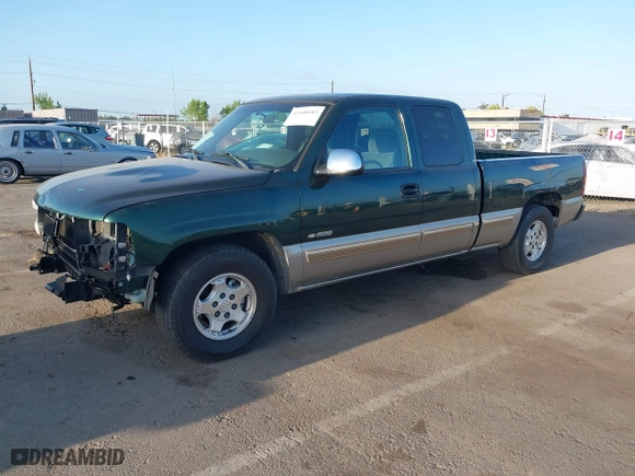 2002 Chevrolet Silverado 1500 LT with VIN 2GCEC19T921333952, listed as a IAAI auction lot 42100985 with 180,598 mi miles. Bid and sale history available at carsss.com. Image 2.