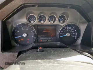 2011 Ford F-250 XL z VIN 1FT7W2BTXBEA89677, wystawiony jako Copart lot #55258135 z przebiegiem 285 071 mil mil oraz Czysty tytuł • Clean title. Historia ofert i sprzedaży dostępna na DreamBid. Obrazek 9.