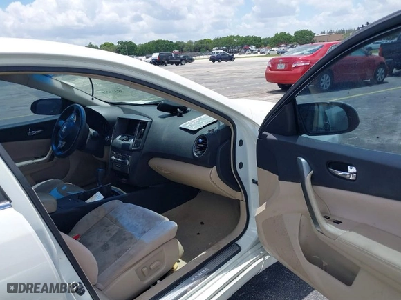 2014 Nissan Maxima 3.5 S with VIN 1N4AA5AP5EC490392, listed as a IAAI auction lot 39364218 with 104,432 mi miles. Bid and sale history available at carsss.com. Image 5.