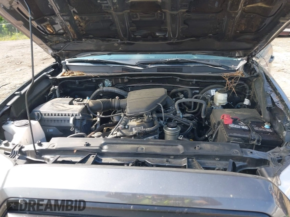 2022 Toyota Tacoma SR z VIN 3TYAX5GN5NT046897, wystawiony jako IAAI lot #42253604 z przebiegiem 69 246 mil mil oraz . Historia ofert i sprzedaży dostępna na DreamBid. Obrazek 10.