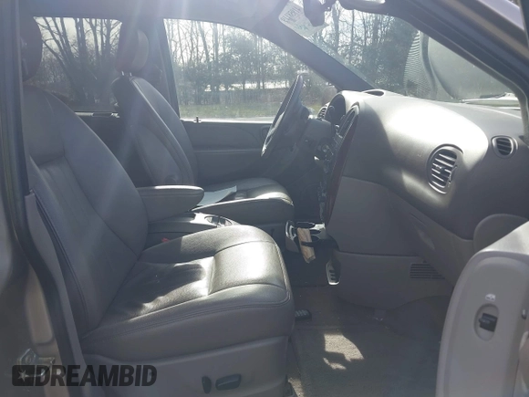 2003 Chrysler Town & Country LXi with VIN 2C8GP54L93R372831, listed as a IAAI auction lot 42132738 with 88,442 mi miles. Bid and sale history available at carsss.com. Image 5.