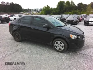2015 Chevrolet Sonic LS z VIN 1G1JA5SH1F4135192, wystawiony jako Copart lot #56203965 z przebiegiem 194 345 mil mil oraz Czysty tytuł • Clean title. Historia ofert i sprzedaży dostępna na DreamBid. Obrazek 4.