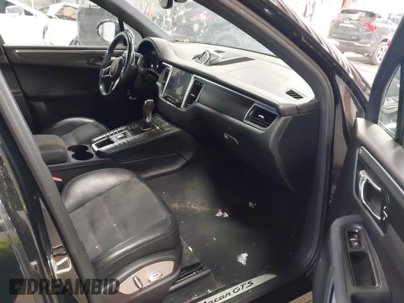2017 Porsche Macan GTS с VIN WP1AG2A52HLB52375, выставлен на аукционе IAAI как лот 41816031 с пробегом 107 019 миль миль и . История ставок и продаж доступна на DreamBid. Изображение 5.