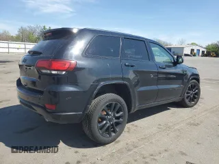 2017 Jeep Grand Cherokee Altitude z VIN 1C4RJFAGXHC828795, wystawiony jako Copart lot #53865265 z przebiegiem 65 152 mil mil oraz Szkoda całkowita • Salvage title. Historia ofert i sprzedaży dostępna na DreamBid. Obrazek 3.