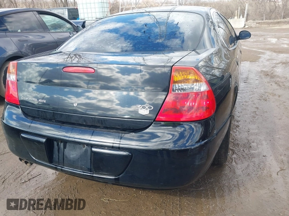 2002 Chrysler 300M M z VIN 2C3AE66G22H171560, wystawiony jako IAAI lot #41679346 z przebiegiem 225 972 mil mil oraz . Historia ofert i sprzedaży dostępna na DreamBid. Obrazek 4.