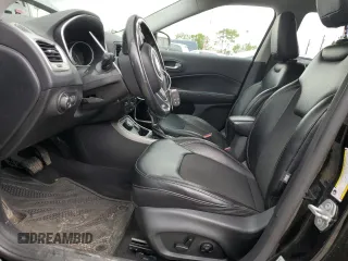 2017 Jeep Compass Latitude z VIN 3C4NJDBB1HT650771, wystawiony jako Copart lot #58190405 z przebiegiem 93 470 mil mil oraz Szkoda całkowita • Salvage title. Historia ofert i sprzedaży dostępna na DreamBid. Obrazek 7.