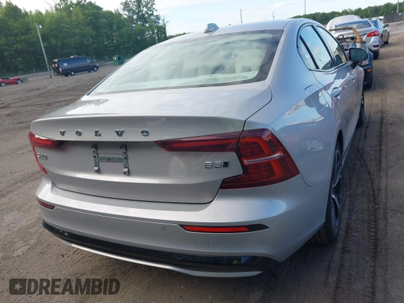 2024 Volvo S60 Core Dark Theme with VIN 7JRL12TK0RG294377, listed as a IAAI auction lot 42337658 with 32,034 mi miles and . Bid and sale history available at DreamBid. Image 16.