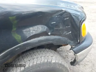 2001 Ford F-150 XL z VIN 1FTRX18W81NA40901, wystawiony jako IAAI lot #41182038 z przebiegiem Nie podano mil oraz . Historia ofert i sprzedaży dostępna na DreamBid. Obrazek 6.