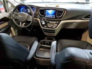 2017 Chrysler Pacifica Touring L with VIN 2C4RC1BG7HR608310, listed as a Copart auction lot 55654555 with 96,763 mi miles and Salvage Title. Bid and sale history available at DreamBid. Image 8.
