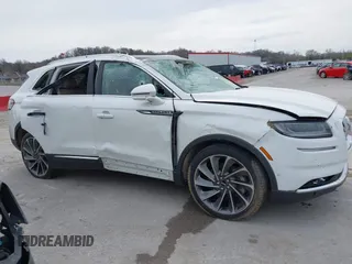 2022 Lincoln Nautilus Reserve z VIN 2LMPJ8K95NBL24072, wystawiony jako IAAI lot #41824694 z przebiegiem Nie podano mil oraz . Historia ofert i sprzedaży dostępna na DreamBid. Obrazek 12.