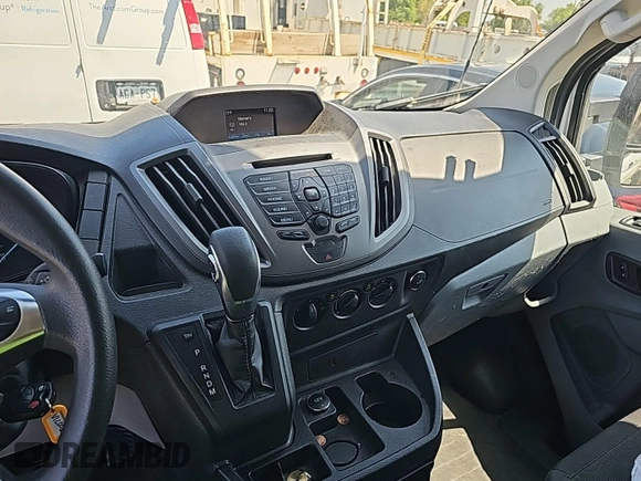 2019 Ford Transit z VIN 1FTYR1YM5KKB83053, wystawiony jako IAAI lot #42854173 z przebiegiem 196 257 mil mil oraz . Historia ofert i sprzedaży dostępna na DreamBid. Obrazek 15.
