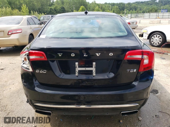 2017 Volvo S60 Inscription z VIN LYV402HK3HB132249, wystawiony jako Copart lot #62182244 z przebiegiem 58 716 mil mil oraz Szkoda całkowita • Salvage title. Historia ofert i sprzedaży dostępna na DreamBid. Obrazek 6.