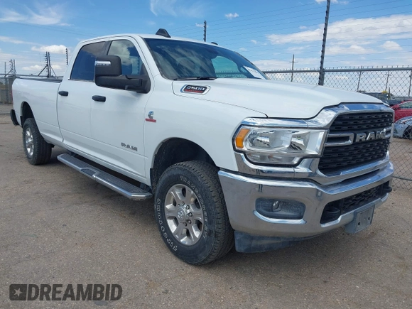 2024 Ram 2500 Big Horn z VIN 3C6UR5JL4RG340524, wystawiony jako IAAI lot #42423835 z przebiegiem 8 690 mil mil oraz . Historia ofert i sprzedaży dostępna na DreamBid. Obrazek 1.
