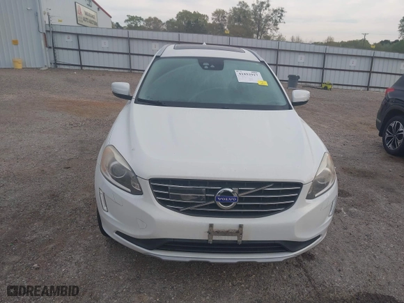 2016 Volvo XC60 T5 Platinum with VIN YV4612RM2G2788557, listed as a IAAI auction lot 41893917 with 95,257 mi miles. Bid and sale history available at carsss.com. Image 13.